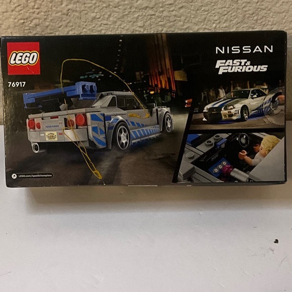 LEGO Speed Champions Nissan GT-R with Blue Highlights - Picture 2 of 2